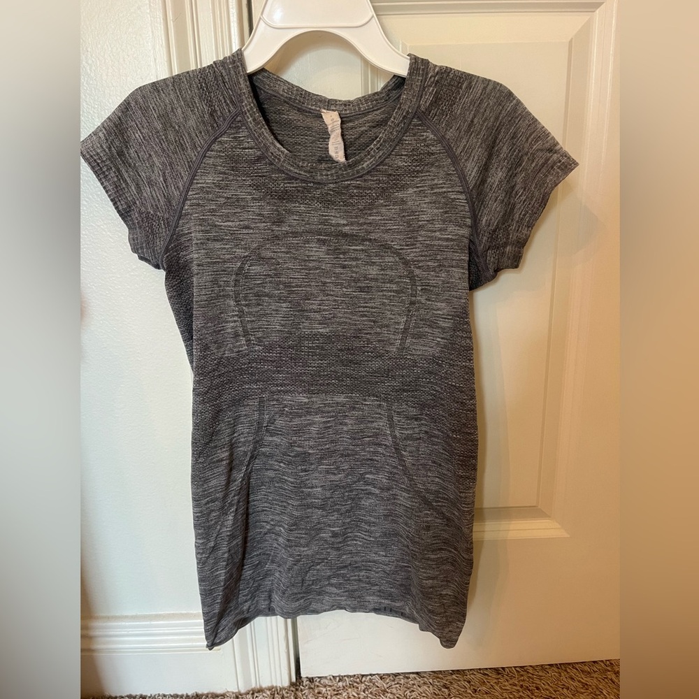 Gray LuLulemon Swiftly Tech Hip Length Size 4